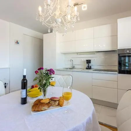 Ga Lu Apartment