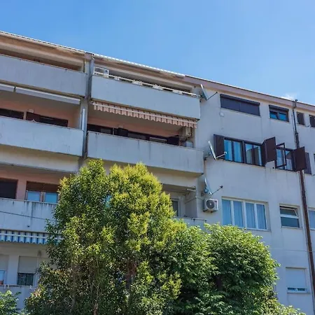 Ga Lu Apartment *